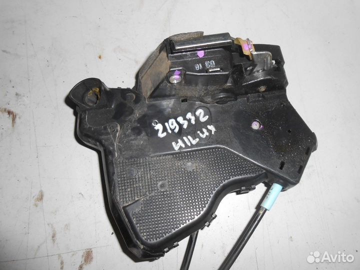 Замок двери передний левый (Toyota Hilux)