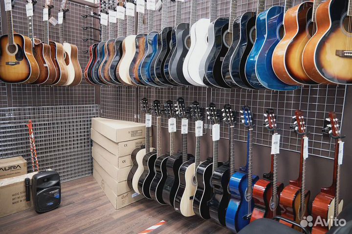 Трансакустическая гитара Yamaha + Аксессуар