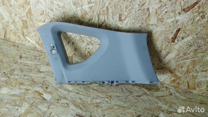 Обшивка задней правой стойки Toyota Rav 4(40)