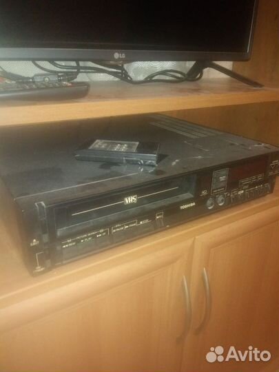 Видеомагнитофон Toshiba
