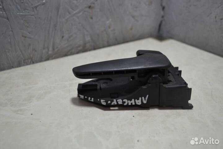 Ручка внутренняя передняя правая Mitsubishi Lancer