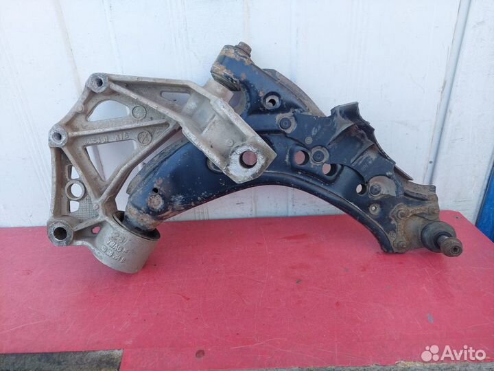 Рычаг передний правый Skoda Fabia 1