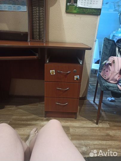 Продам компьютерный стол б/у в хорошем состоянии
