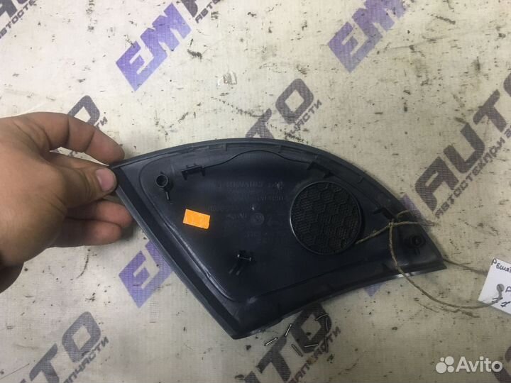 Решетка динамика передняя правая Рено Меган 1