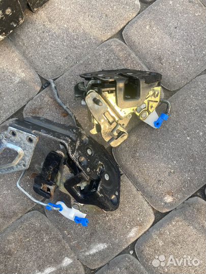 Замок двери задний левый hyundai accent