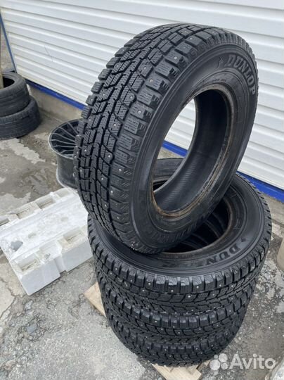Dunlop SP Winter Ice 01 205/70 R15