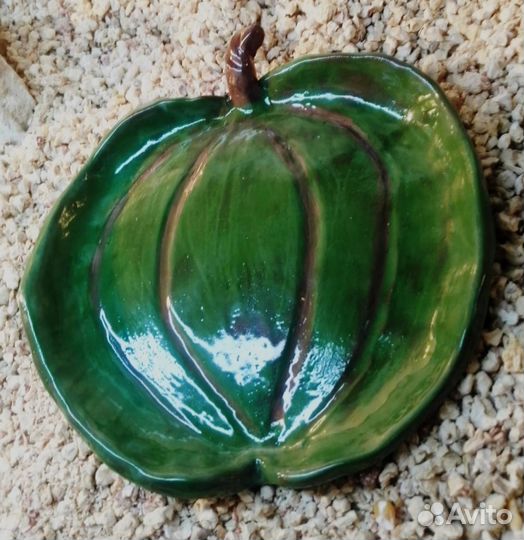 Керамическая тарелка ручной работы