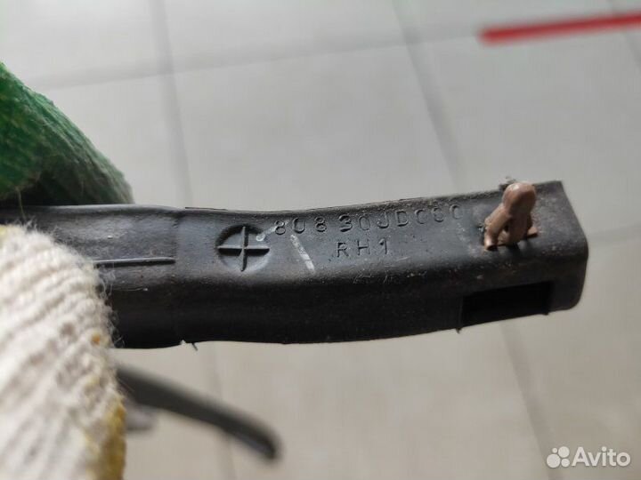 Уплотнитель двери передний правый Nissan Qashqai