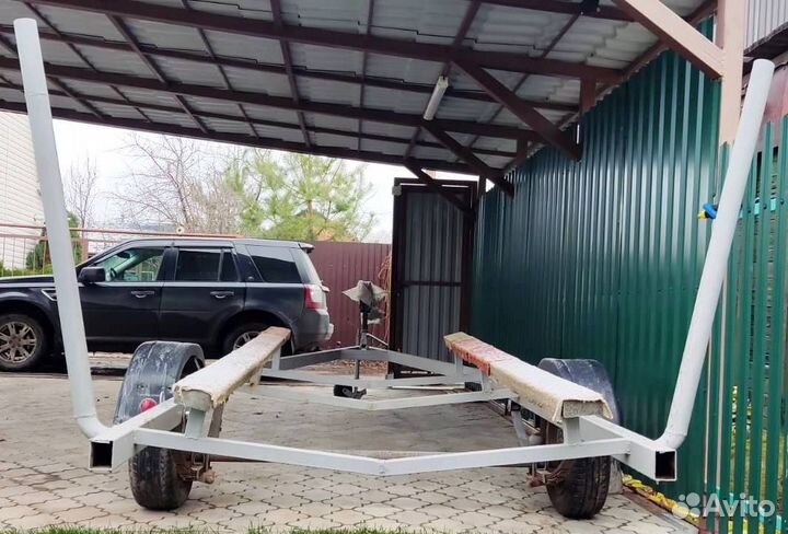 Прицеп для лодки (портовая тележка)