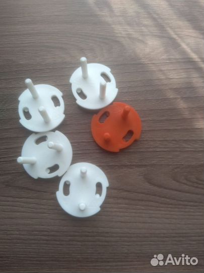 Защита от розеток младенцам