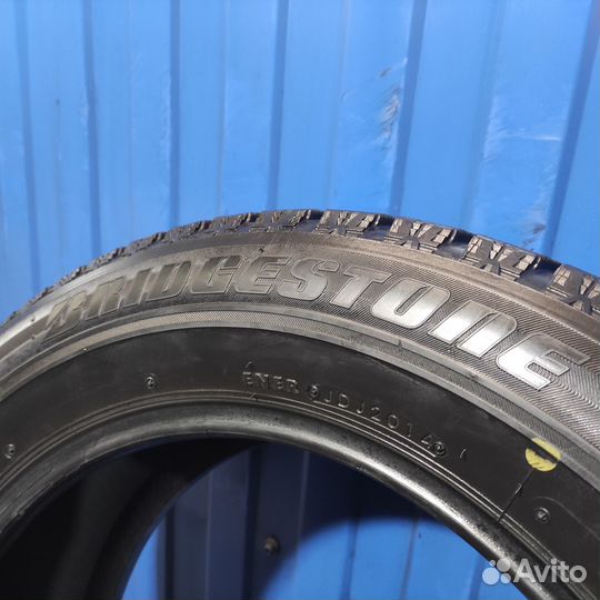 Bridgestone Blizzak Revo GZ 215/60 R17