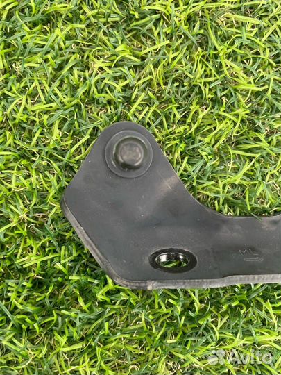 Кронштейн (крепление) левый Buick Encore GX 2020