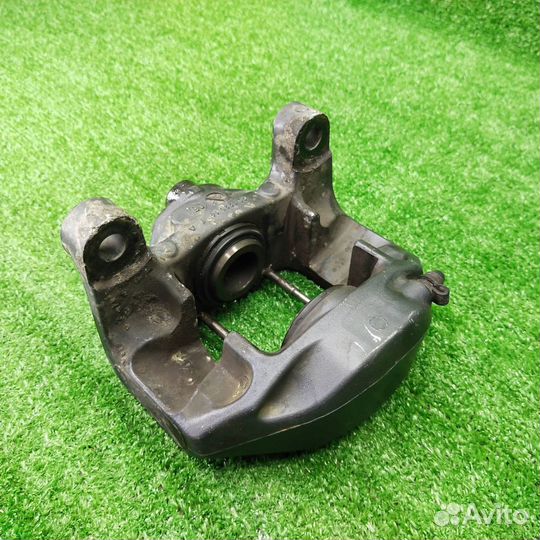 Суппорт тормозной задний правый Volkswagen Touareg