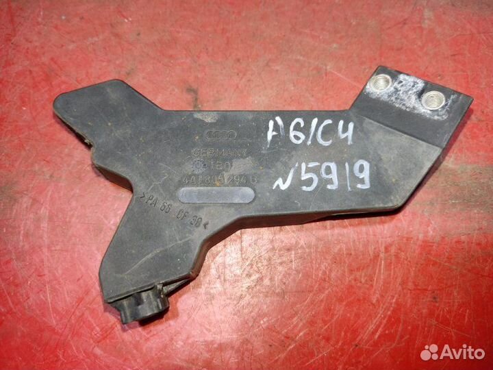 Кронштейн жабо Audi A6 седан 2.6I 1996