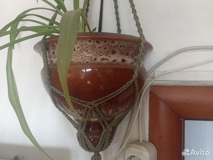 Керамическая кашпо на стену и