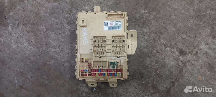 Блок предохранителей салонный Kia K5