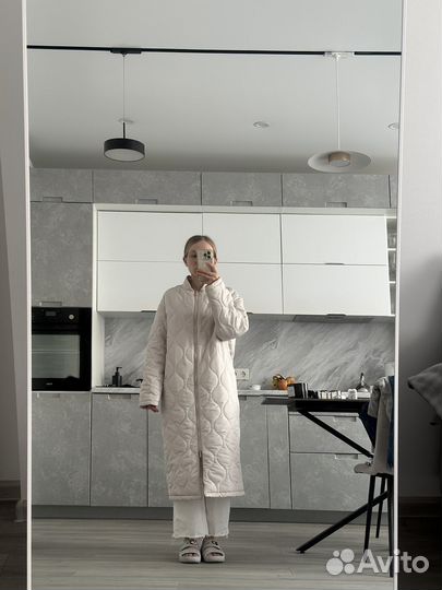 Пальто стеганное zarina новое молочное