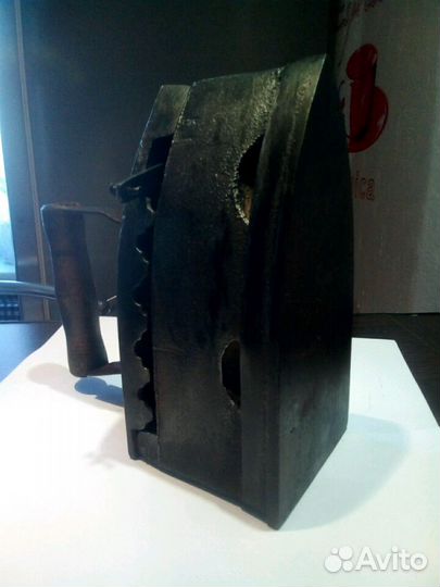 Старинный утюг