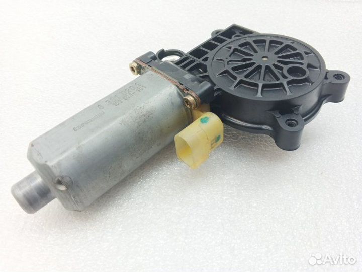 Моторчик стеклоподъемника передний правый Bmw X5