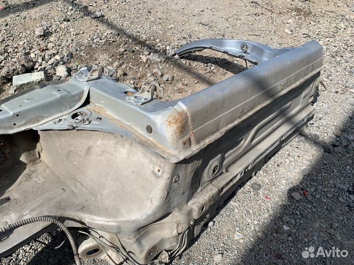 Передняя левая четверть с порогом Hyundai Accent