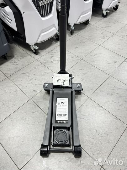 Домкрат подкатной для шиномонтажа сивик дп-3000