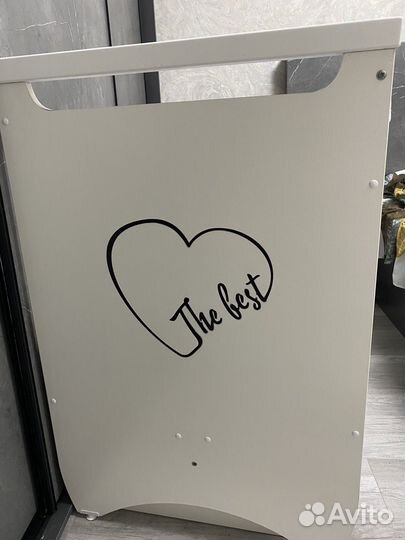 Детская кроватка с маятником и ящиком