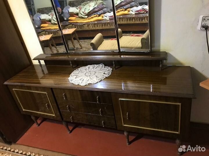 Спальный гарнитур