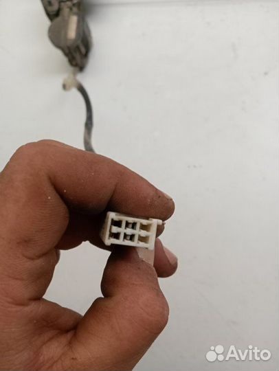 Замок боковой двери задний левый Mazda 323 хетчбек