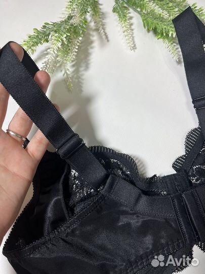 Бюстгальтер на косточках 85F черный