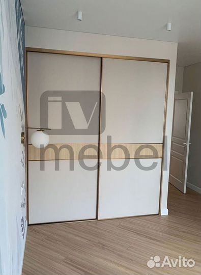 Шкаф с зеркалом