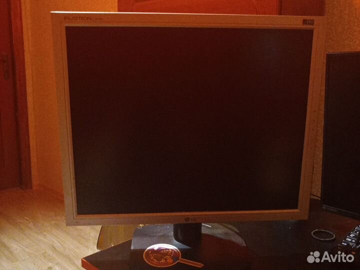 Монитор LG flatron L1918S-SN