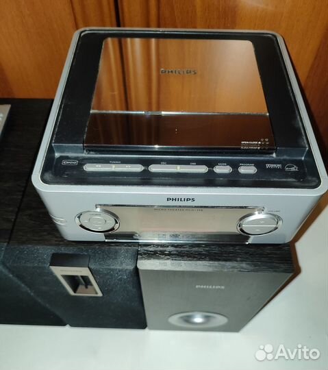 Музыкальный центр Philips MCD139B