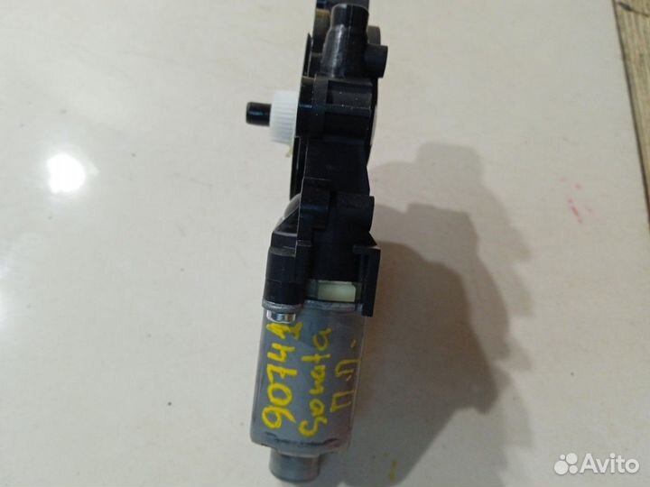 Моторчик стеклоподъемника (передний правый)