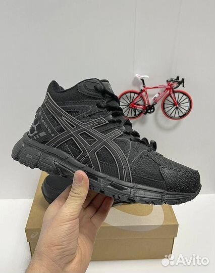 Кроссовки Asics с мехом