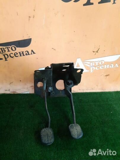 Блок педалей тормоза и сцепления Ваз 2121