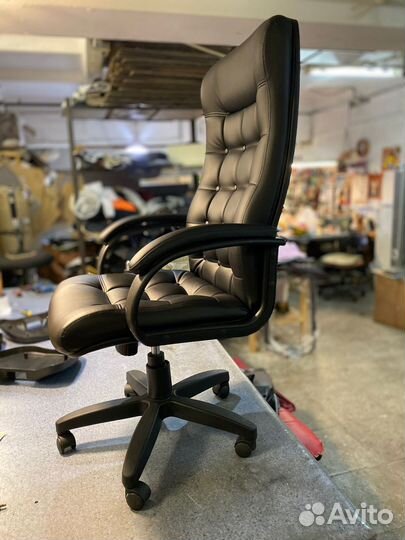 Офисное кресло