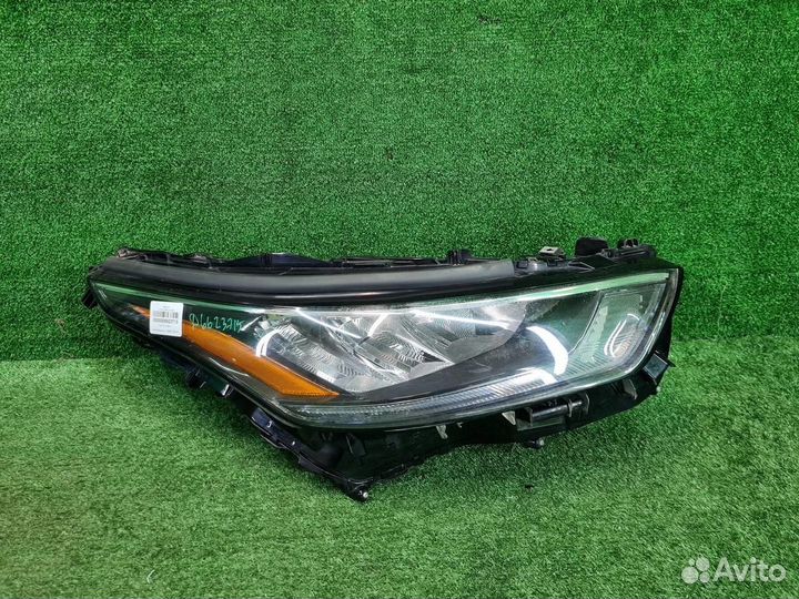 Б/У Б/У Битая Фара правая Toyota Highlander 4 U70