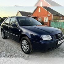 Volkswagen Bora 1.6 MT, 2003, 250 000 км, с пробегом, цена 380 000 руб.