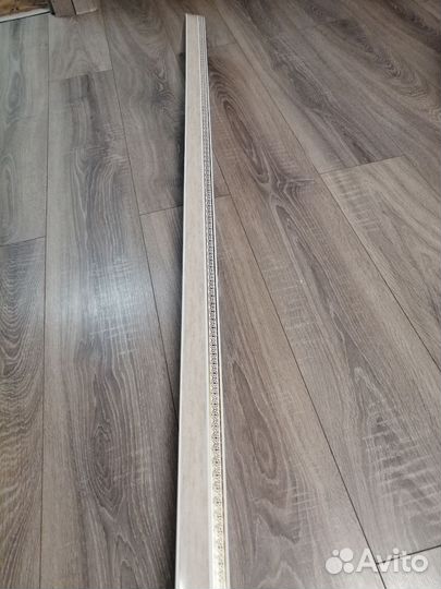 Карниз потолочный бу