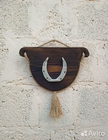 Панно с кованной подковой на счастье