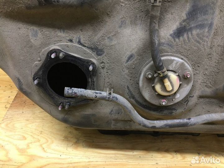 Бензобак Mitsubishi Airtrek CU4W 4G64 2001