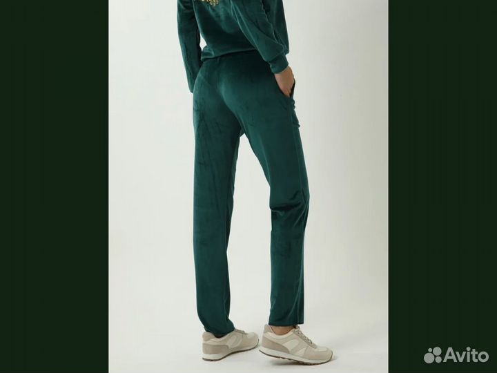 Велюровый спортивный костюм женский