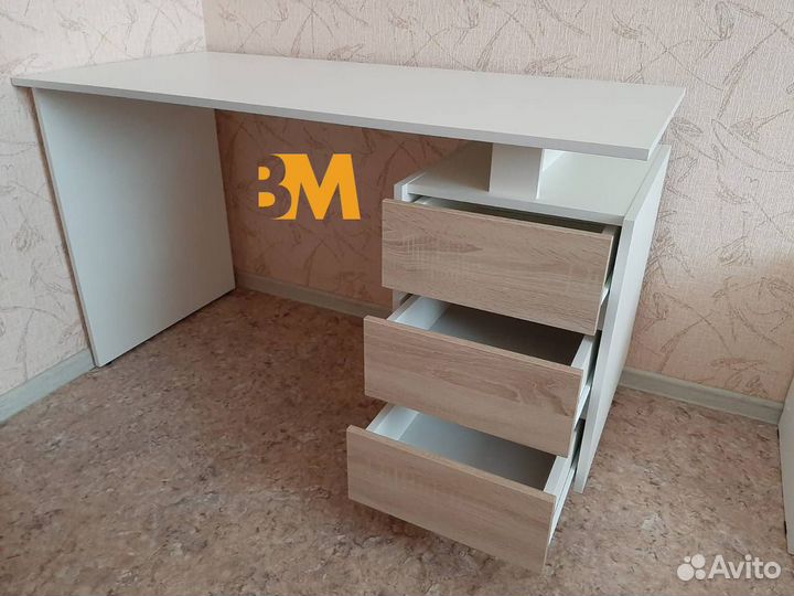 Письменный стол