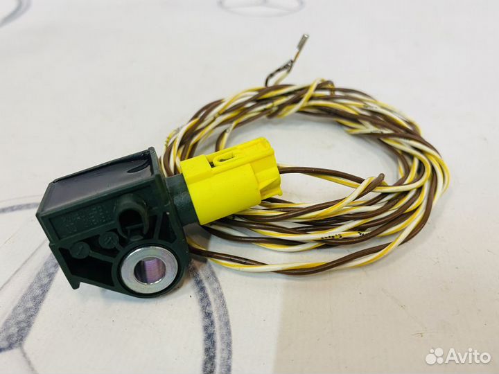 Датчик удара Mercedes W204