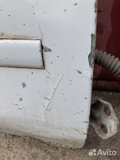 Передняя правая дверь Mazda Demio