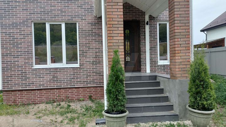 Дом 185 м² на участке 8 сот.