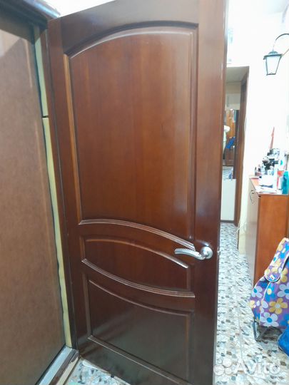 Дверь входная деревянная с коробкой б.у