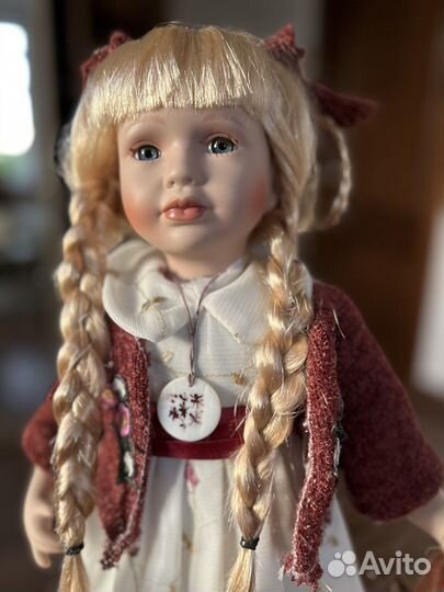 Кукла фарфоровая коллекционная
