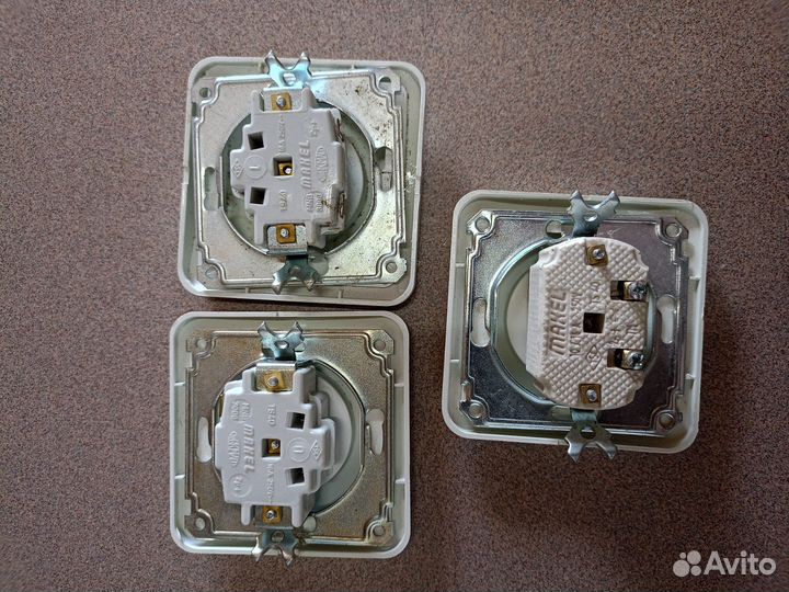 Розетки и выключатели встраиваемые
