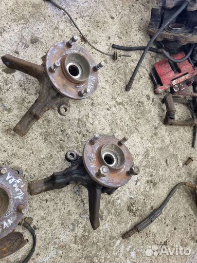 Поворотный кулаки nissan almera N16